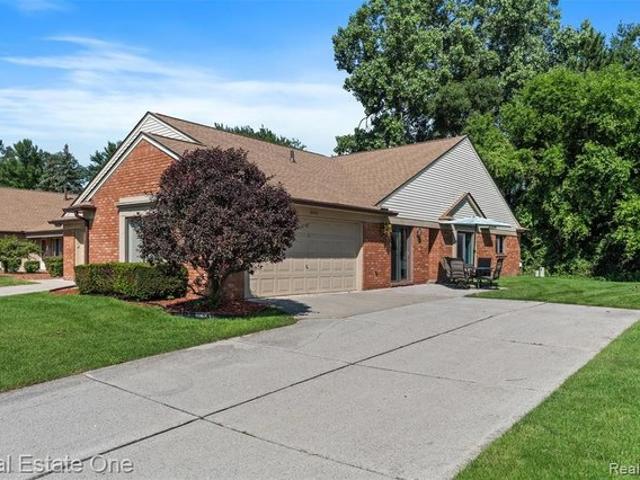 Condo for sale in Clinton Township, Michigan