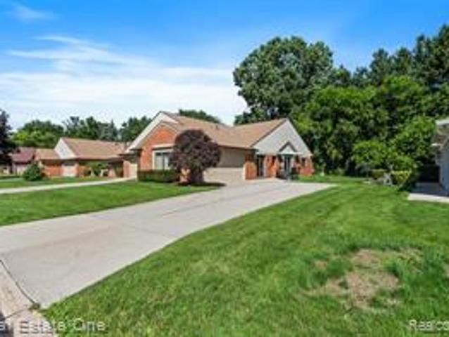 Condo for sale in Clinton Township, Michigan