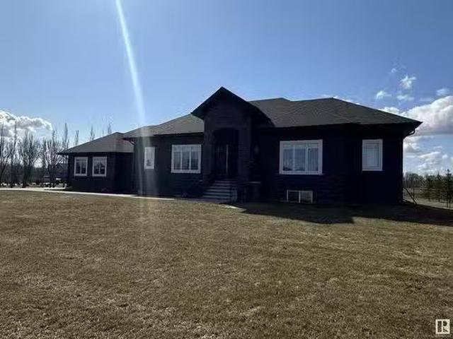 House for sale in Alberta