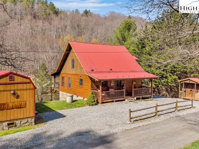 House for sale in Lansing, North Carolina