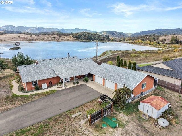 House for sale in Sutherlin, Douglas County
