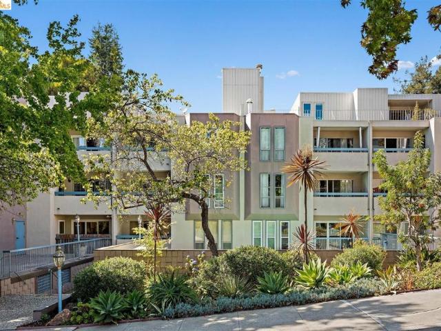 Condo for sale in Oakland, California
