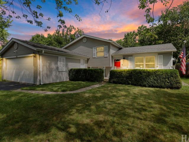 House for sale in Lindenhurst, Illinois