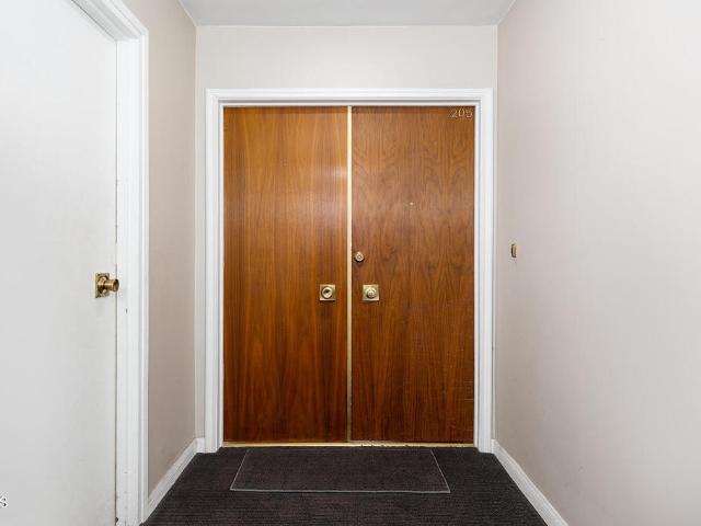 Condo for sale in Pasadena, California