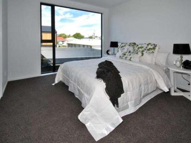Townhouse for rent in Heathcote, Canterbury