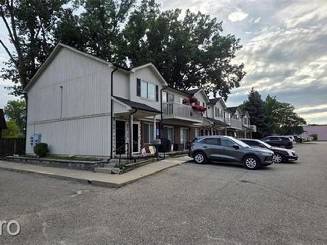 Townhouse for sale in Clinton Township, Macomb County