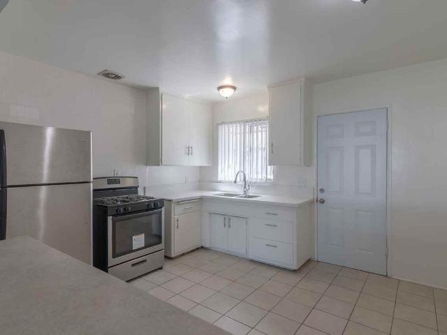 Apartment for rent in Canoga Park, California