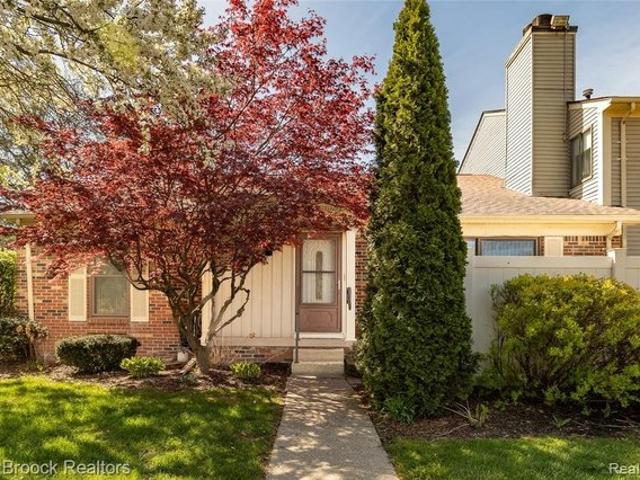 Condo for sale in Clinton Township, Michigan
