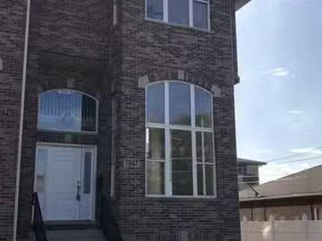 Condo for rent in Bedford Park