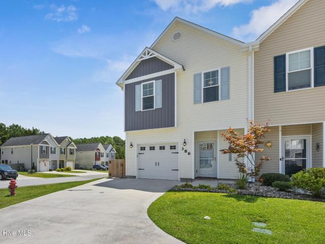 Townhouse for sale in Holly Ridge, North Carolina