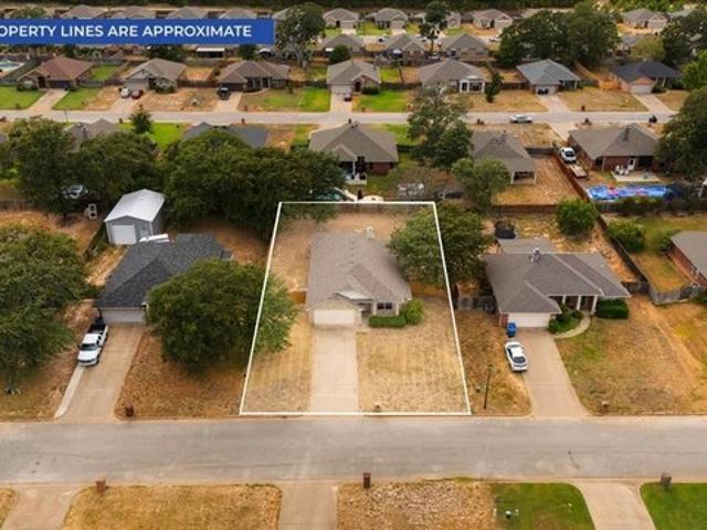 House for sale in Lindale, Smith County