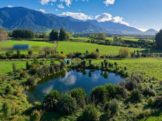 Property for sale in Marlborough