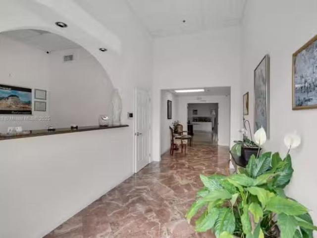 House for sale in Hollywood