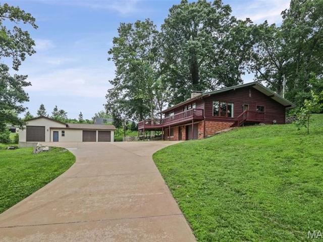 House for sale in Edwardsville, Illinois