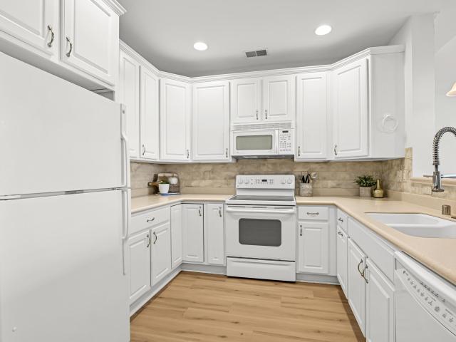 Condo for sale in Saint Francis, Milwaukee County