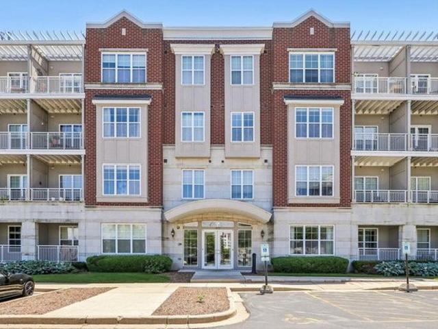 Condo for sale in Saint Francis, Milwaukee County