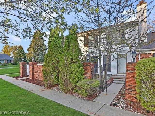 Condo for sale in Clinton Township, Michigan