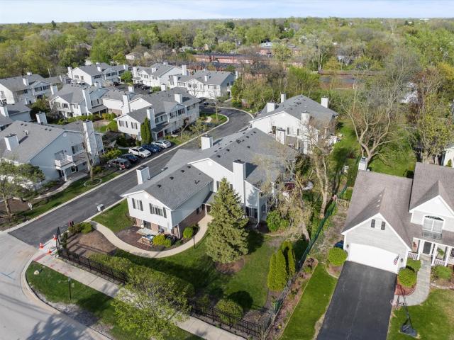Condo for sale in Clarendon Hills Condo for sale in Clarendon Hills