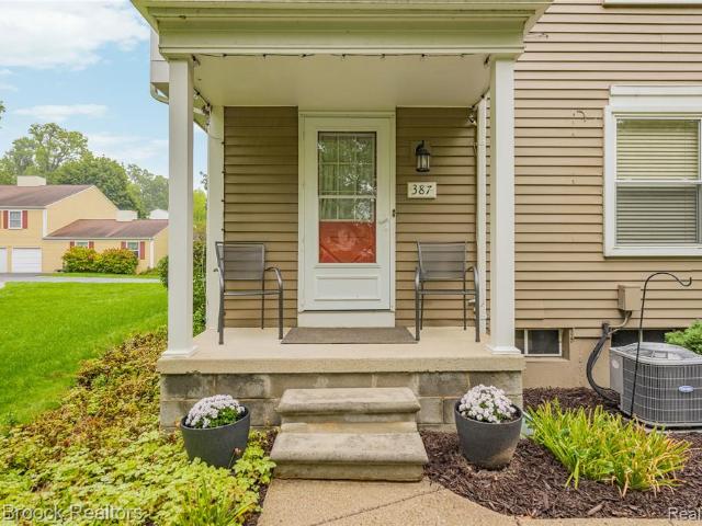 Condo for sale in Lake Village, Walled Lake