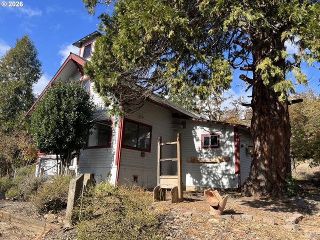 House for sale in Roseburg, Douglas County