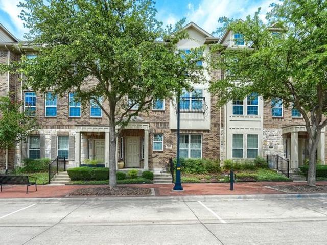 Townhouse for sale in Addison, Texas