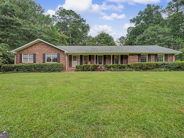 House for sale in Red Oak, Georgia