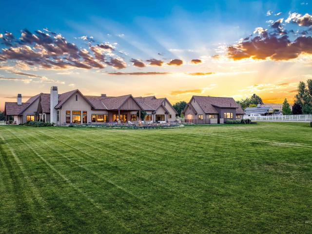House for sale in Garganey, Eagle