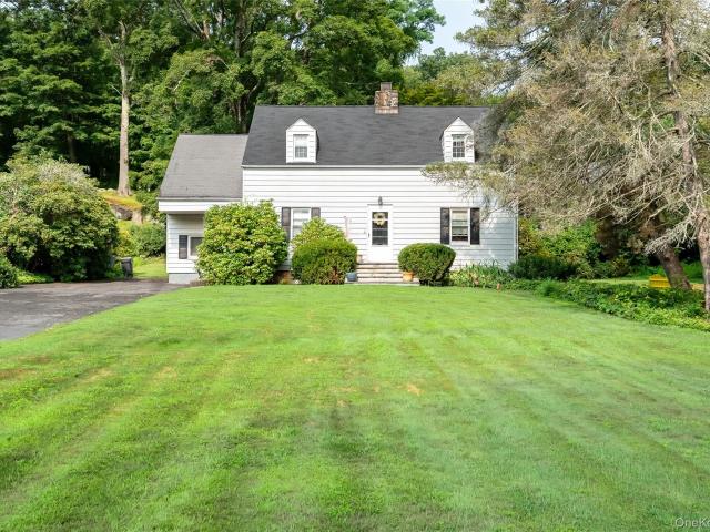 House for sale in Jefferson Valley