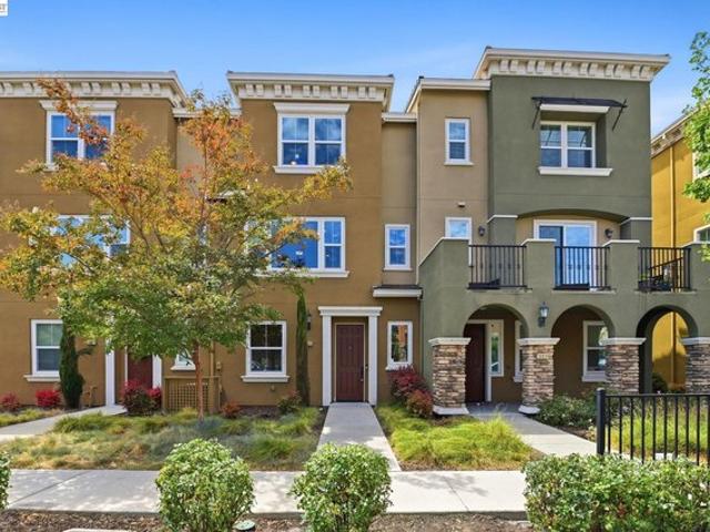 Townhouse for sale in Newark, California