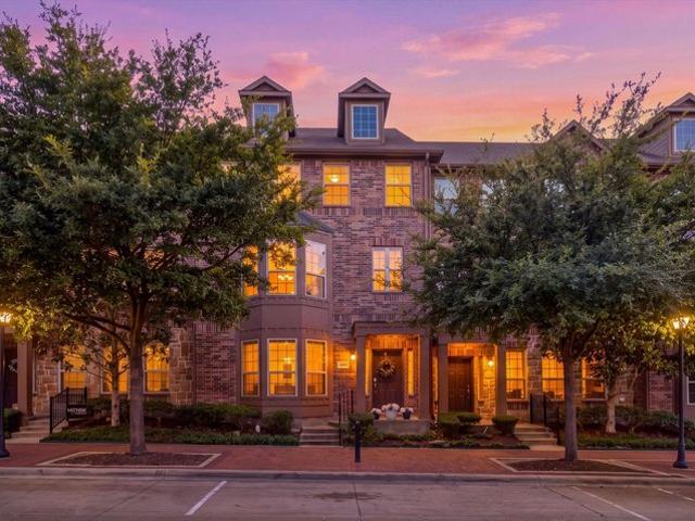 Townhouse for sale in Asbury Circle, Addison