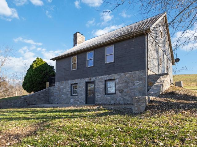House for sale in Hustonville, Kentucky