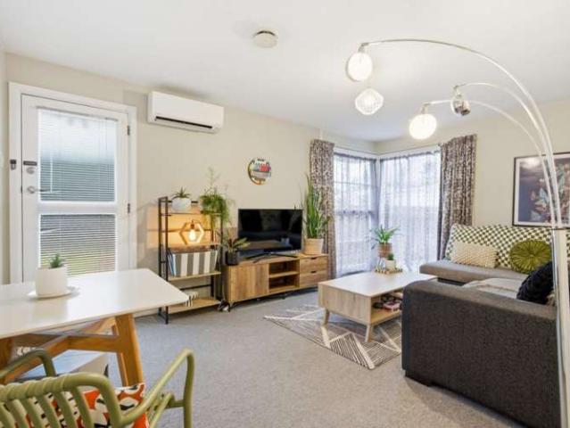 Property for sale in Edgeware, Canterbury