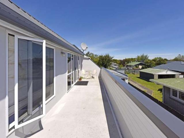 House for sale in Chaslands, Canterbury