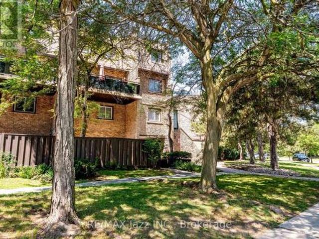 Townhouse for sale in Woburn, Ontario