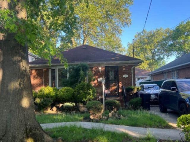 House for sale in Queens, Arverne