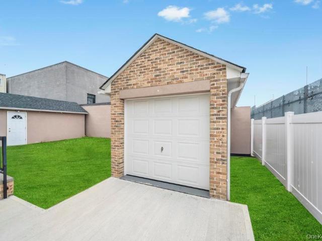 House for sale in Queens, Arverne