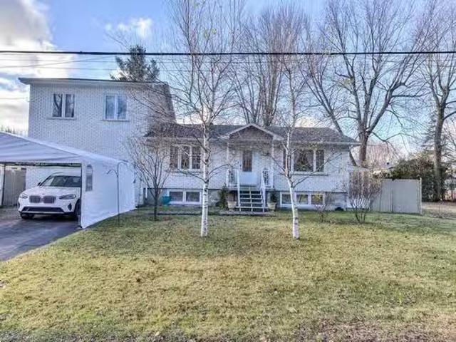 House for sale in Sainte-marthe-sur-le-lac, Quebec