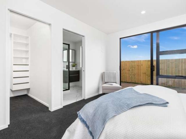 House for sale in Chaslands, Canterbury