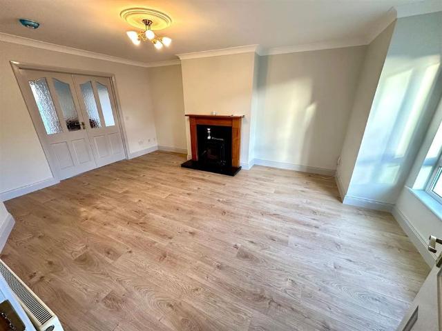 Townhouse to rent in Moneygold, Connacht