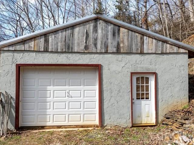 House for sale in Bakersville, North Carolina