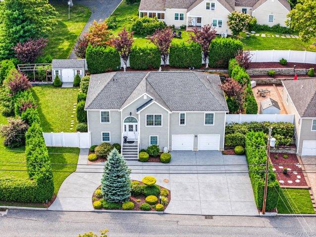 House for sale in Lake Ronkonkoma, Town of Brookhaven