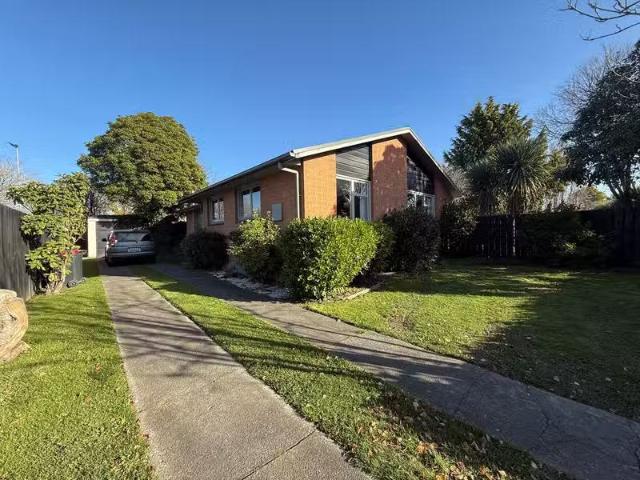 House for sale in Chaslands, Canterbury