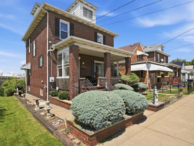 House for sale in Ellwood City, Pennsylvania