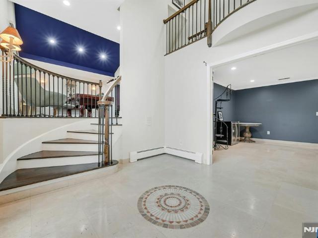 House for sale in Englewood Cliffs, New Jersey