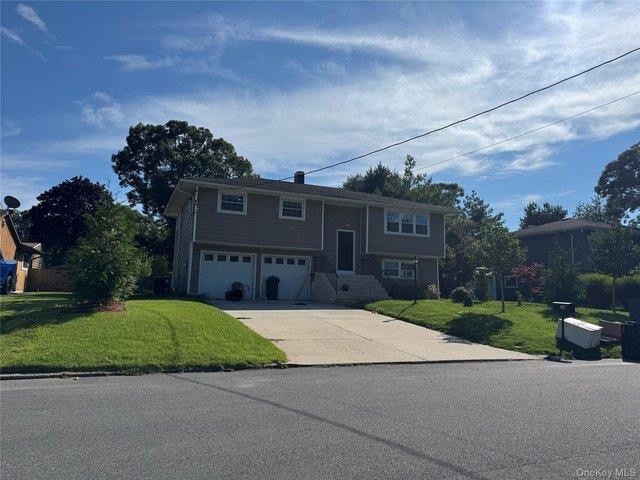 House for sale in Shirley, Town of Brookhaven