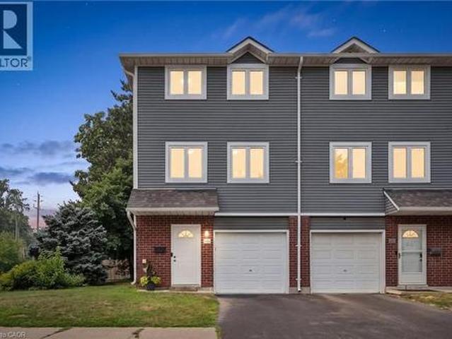 Townhouse for sale in Brant, Ontario