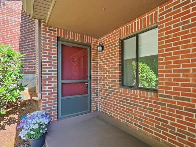 Condo for sale in Franklin, Massachusetts