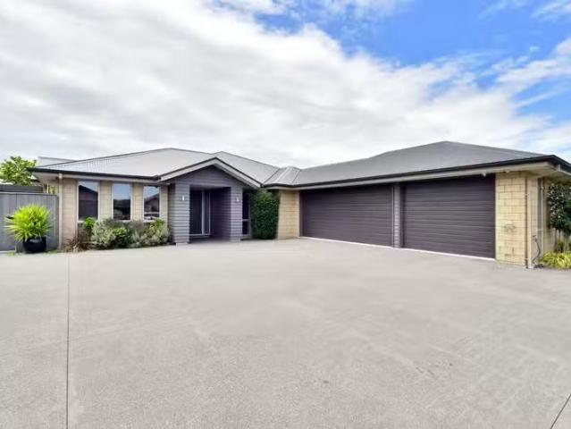 House for sale in Chaslands, Canterbury