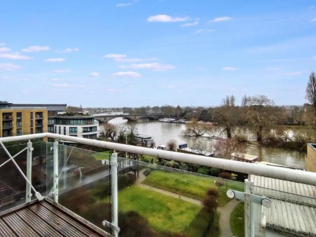 Apartment for rent in London Borough of Hounslow, Strand