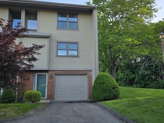 Townhouse for sale in Meriden, Connecticut